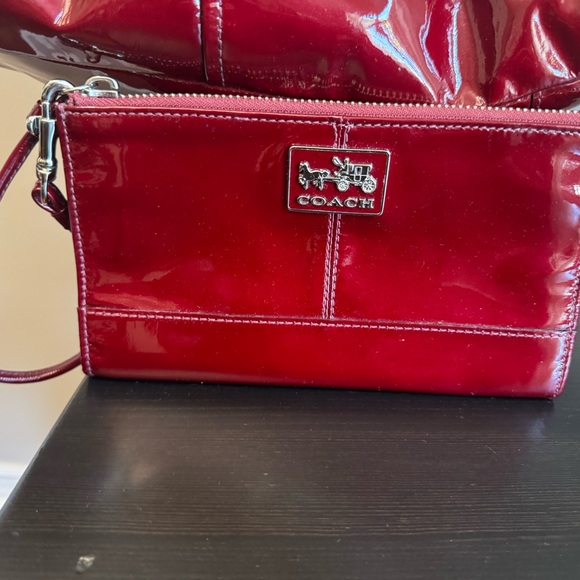 Red coach bag with matching wristlet - Picture 3 of 6
